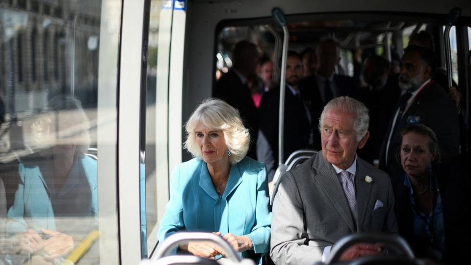 Visite de Charles III en France : le couple royal s'est baladé en tramway à Bordeaux