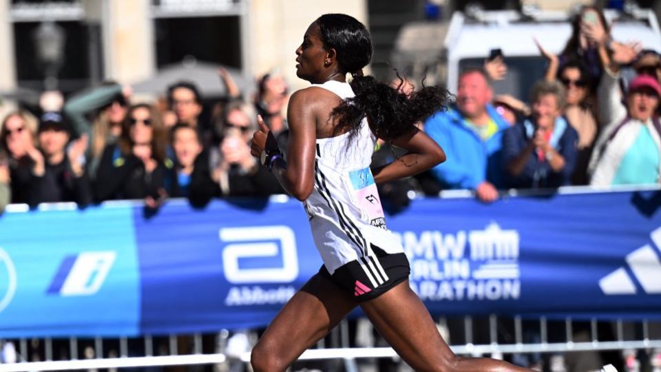 Marathon : le record du monde féminin explosé de plus de deux minutes à Berlin