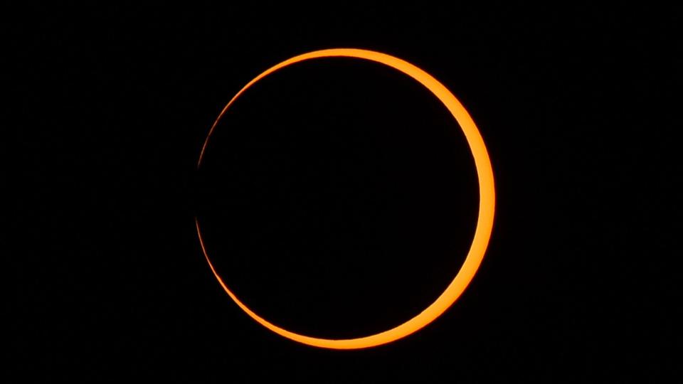 Éclipse solaire : découvrez les plus belles photos de l'«anneau de feu» observé sur le continent américain