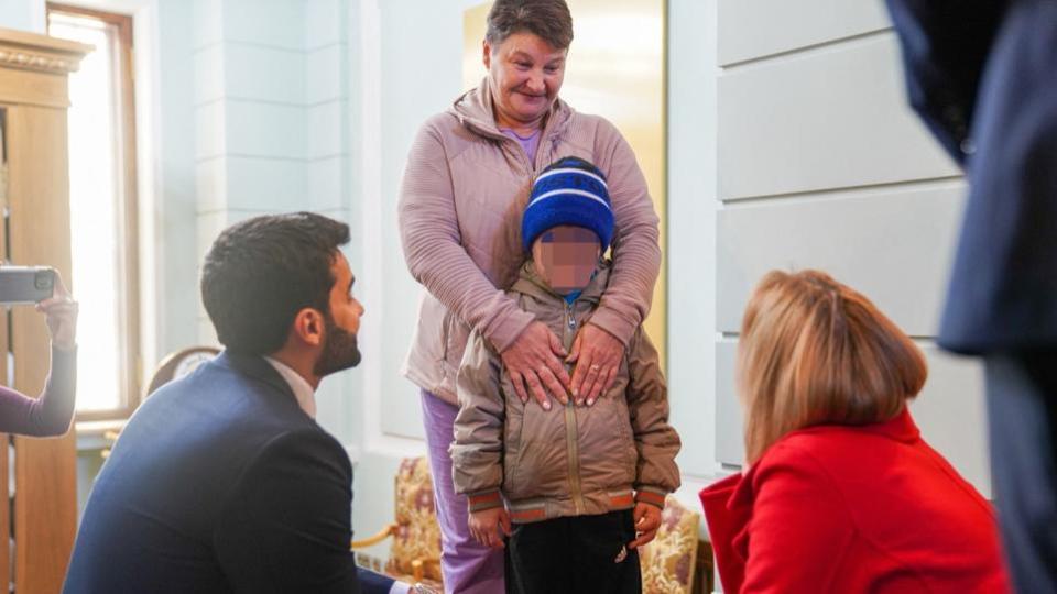 Guerre en Ukraine : le Qatar dit avoir ramené à leur famille des enfants ukrainiens enlevés par la Russie