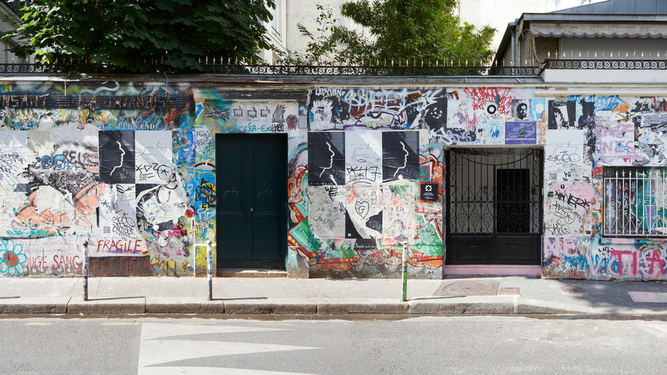 Serge Gainsbourg : on a visité sa célèbre maison parisienne avant son ouverture au public le 20 septembre