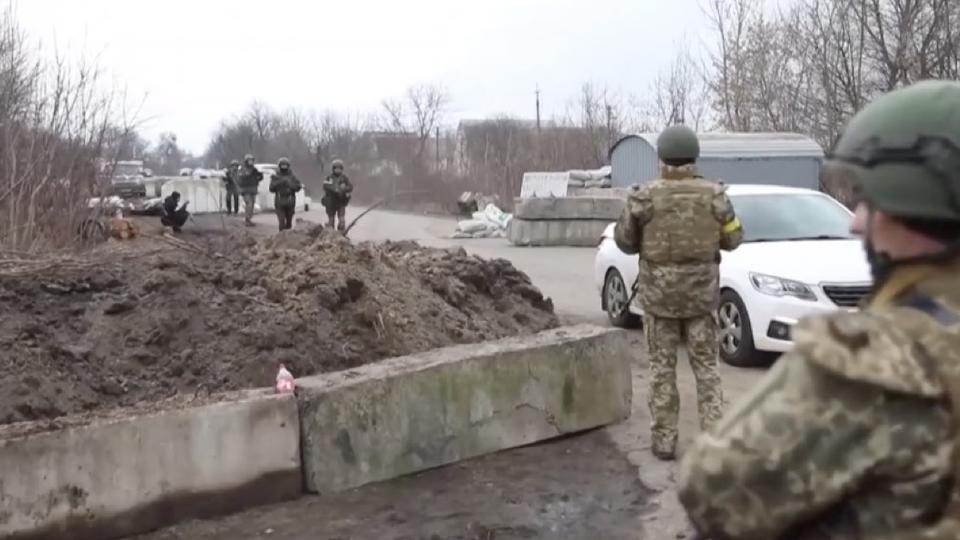 Guerre en Ukraine : Kiev se barricade en prévision d'un assaut russe