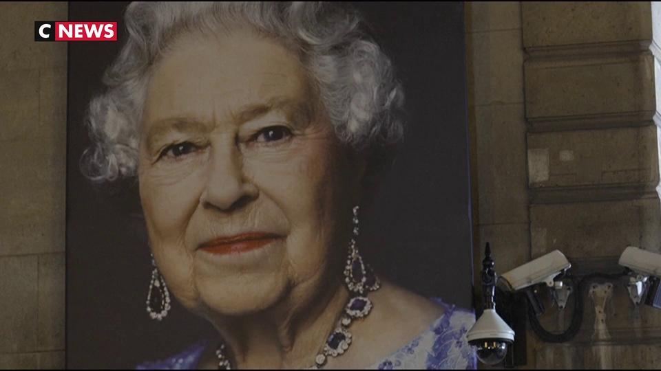 Mort d'Elizabeth II : les Anglais installés en France lui rendent hommage