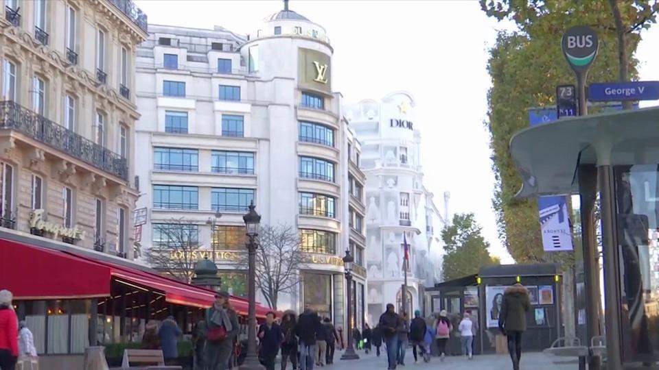 Paris : l'inquiétude des commerçants des Champs-Elysées à quelques jours du match France-Maroc en Coupe du monde