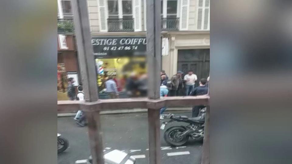 Fusillade à Paris : les images de l'interpellation du suspect (vidéo)