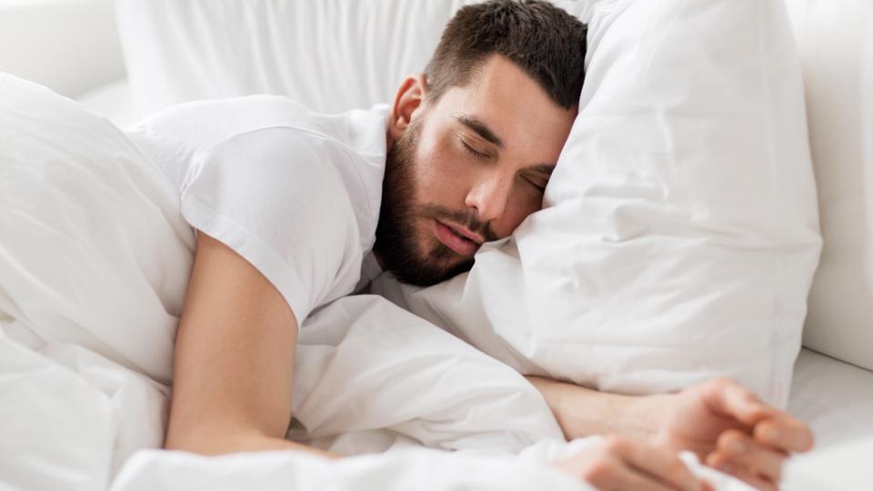 Sommeil : voici les 5 raisons pour lesquelles vous pouvez dormir la bouche ouverte
