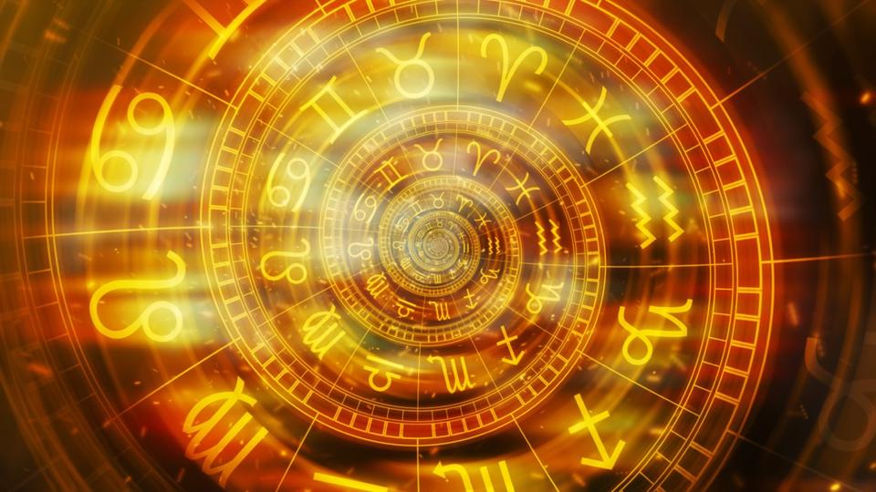 Astrologie : voici les signes qui verront leur vie bouleversée avant 2023