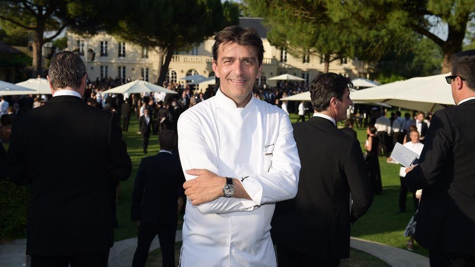 C8 : le chef Yannick Alleno bientôt à la tête d'une émission culinaire ?