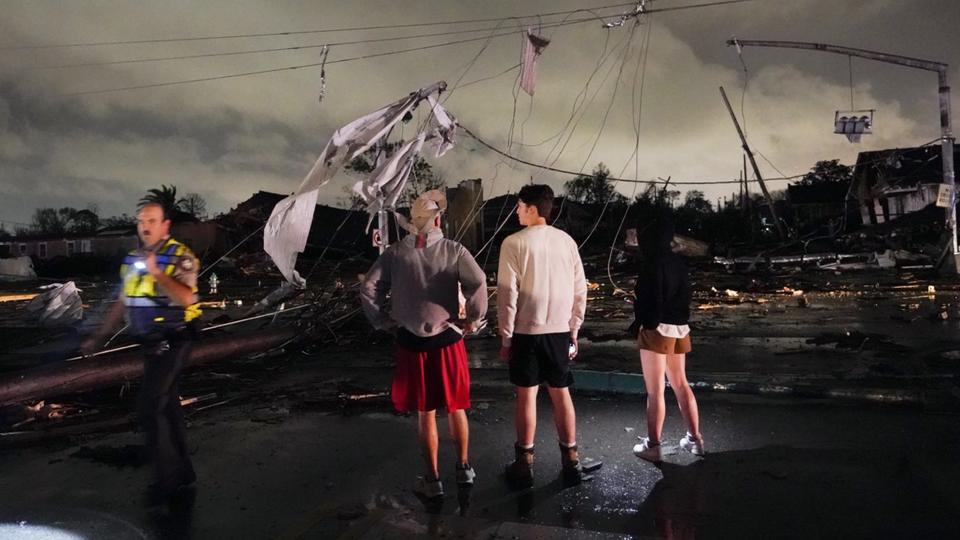 Etats-Unis : les images impressionnantes de la tornade qui a frappé la Louisiane