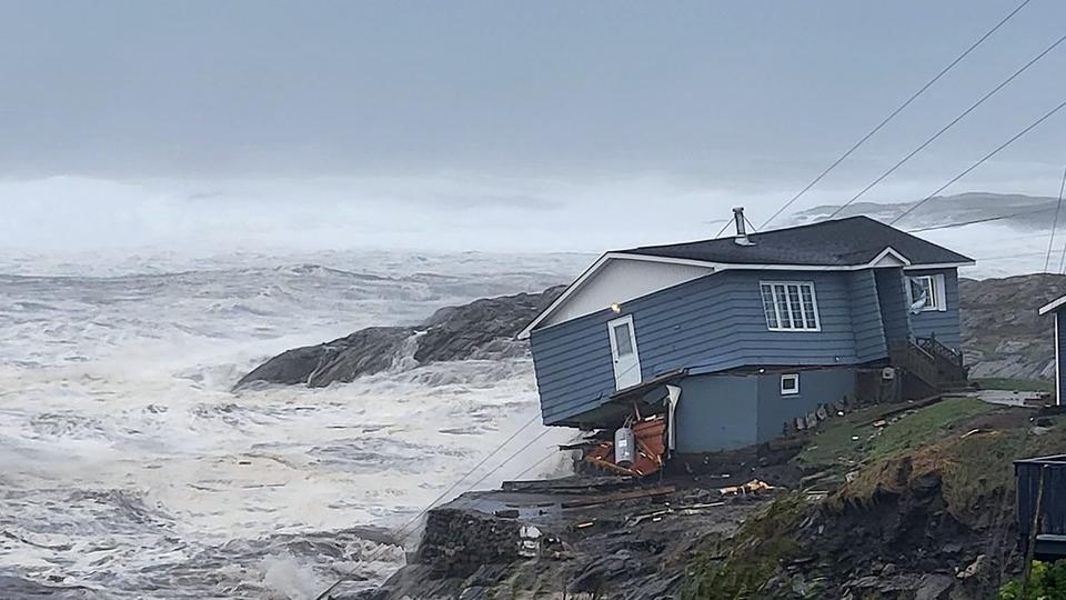 Tempête Fiona : 500.000 foyers sans électricité, maisons emportées par les eaux, une femme disparue... Des dégâts impressionnants au Canada