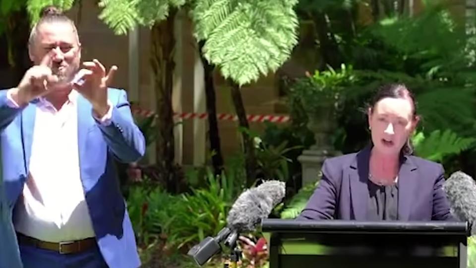 Vidéo : une ministre australienne interrompue par une araignée géante lors d'une conférence de presse
