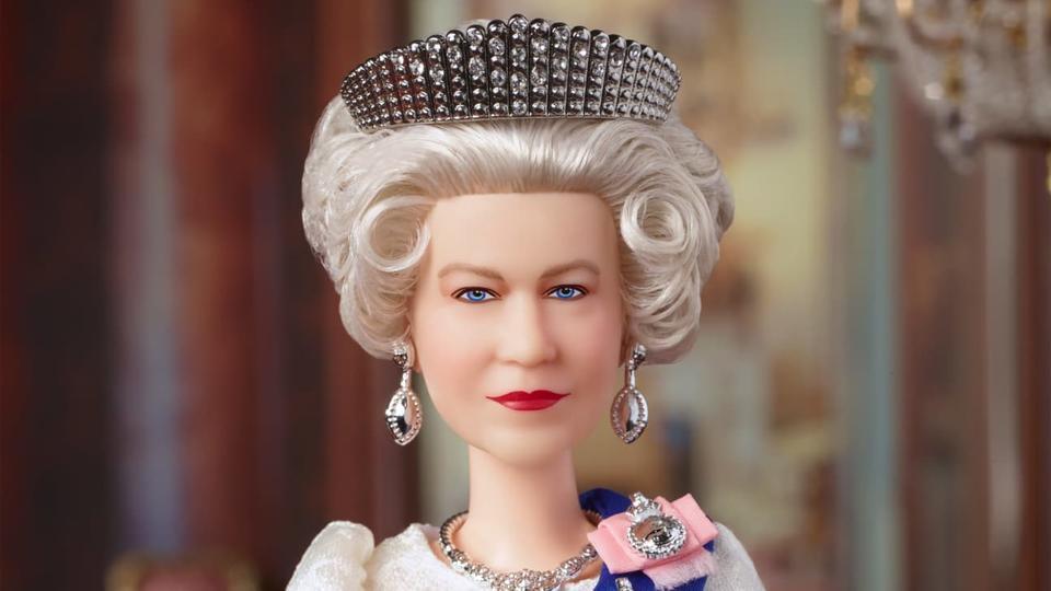 Elizabeth II : Mattel dévoile une Barbie à l'effigie de la Reine pour son jubilé