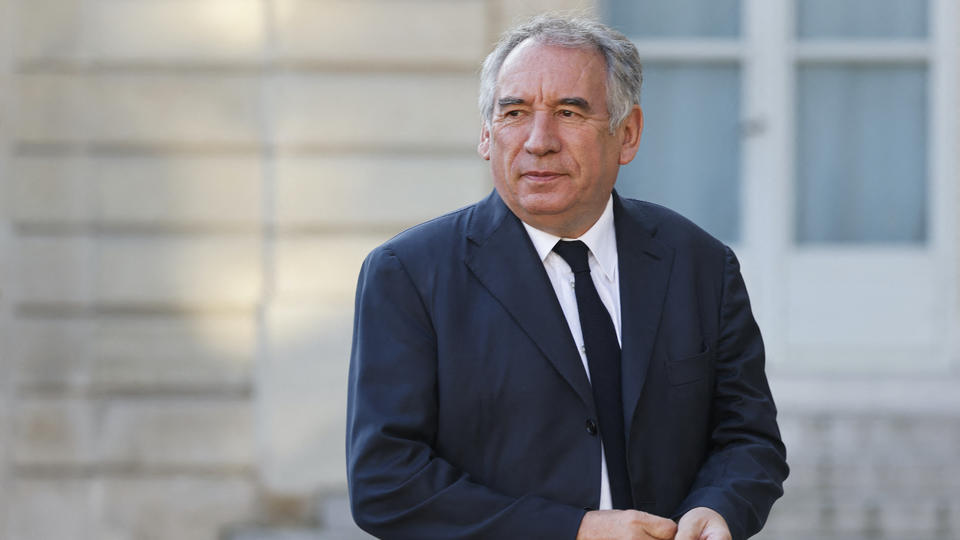Présidentielle 2022 : François Bayrou donne son parrainage à Marine Le Pen