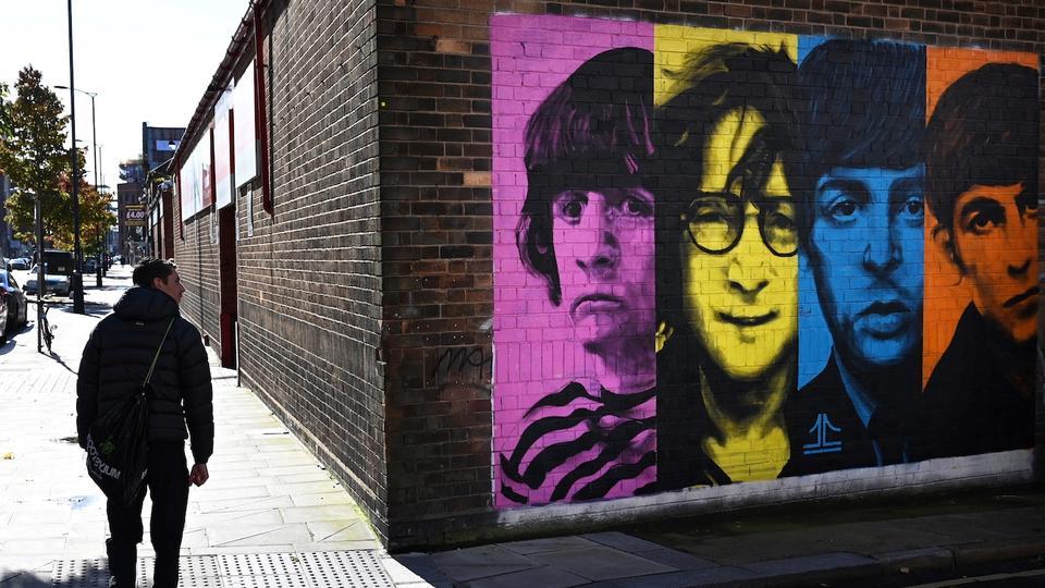 Beatles : le réalisateur Peter Jackson affirme que de nouveaux morceaux des Fab Four sont «concevables»