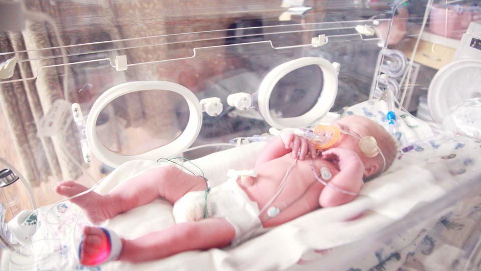 Etats-Unis : l'hôpital lui réclame 500.000 dollars après son accouchement prématuré
