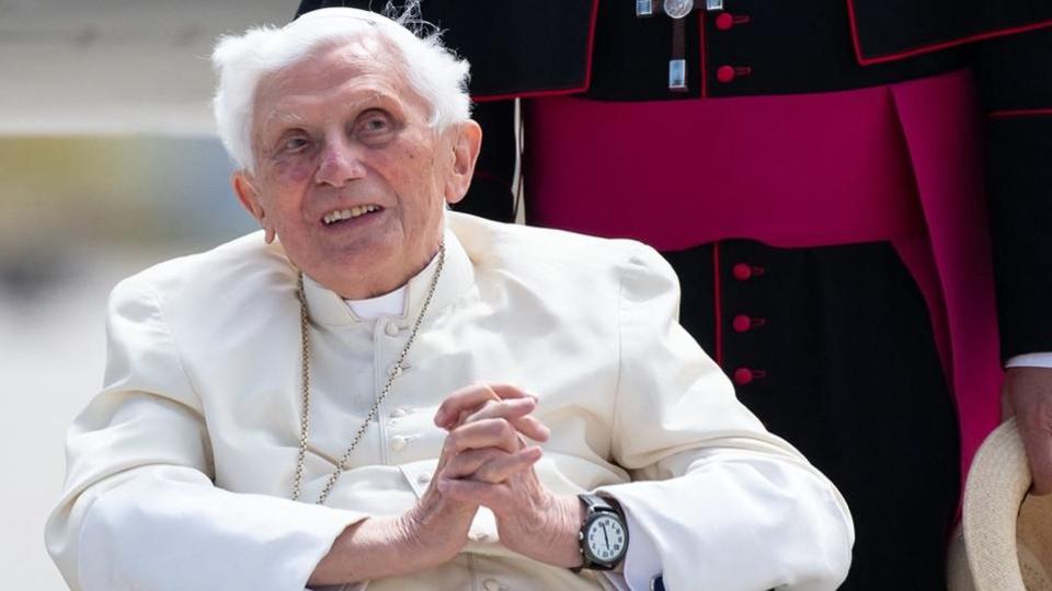 Pédophilie dans l'Eglise : l'ancien pape Benoît XVI cité dans un rapport
