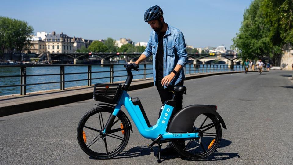 Paris : l'opérateur Bird déploie 600 vélos électriques dans la capitale