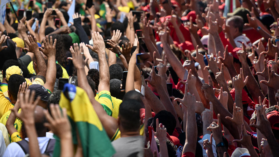 Présidentielle au Brésil : on a demandé aux électeurs de Lula et Jair Bolsonaro pourquoi ils soutiennent leur candidat