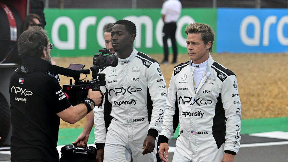 Brad Pitt interrompt le tournage de son blockbuster sur la F1 pour soutenir les grèves d'Hollywood