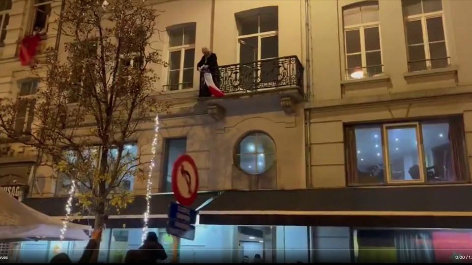 France-Maroc : menacé par des Marocains, un supporter obligé de retirer le drapeau français de son balcon