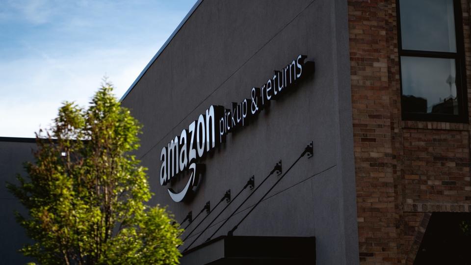 Amazon : un employé «piégé» par des robots dans un entrepôt ?