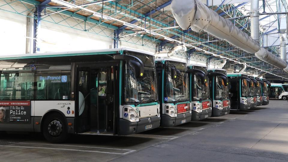 Encombrants, inadaptés et souvent vides, les bus devenus les vilains petits canards de la mobilité parisienne