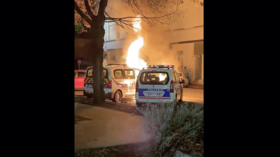 Deux voitures de police incendiées à Firminy