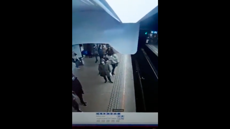 Un homme pousse volontairement une femme sur les rails du métro à Bruxelles
