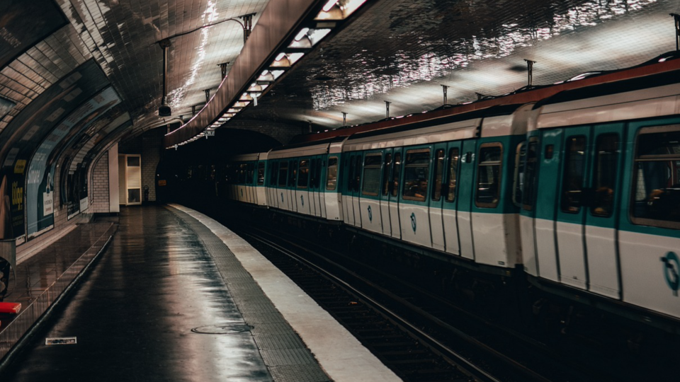 Paris : une station de métro fermée après la découverte de fioles étiquetées «virus»