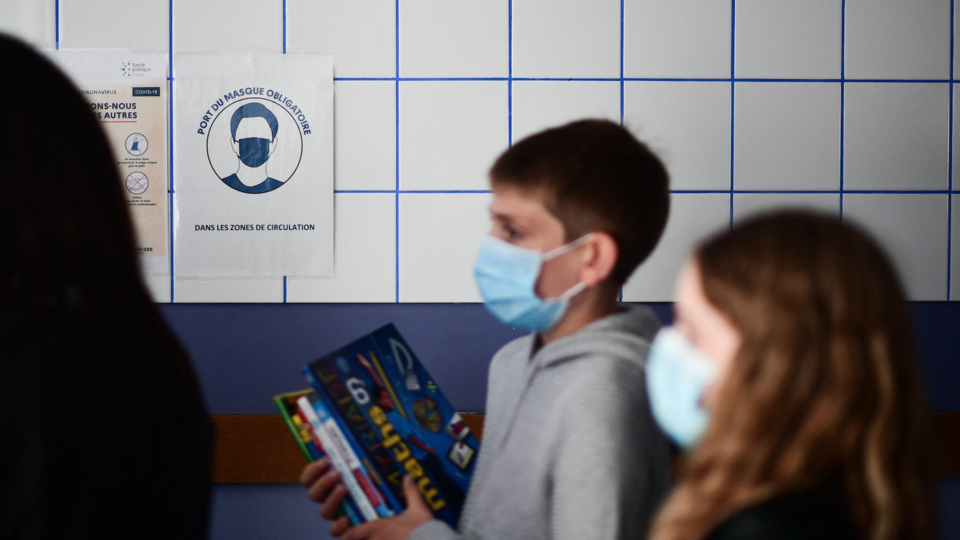 Direct - Coronavirus : Jean-Michel Blanquer veut «enlever le masque le plus tôt possible aux enfants»
