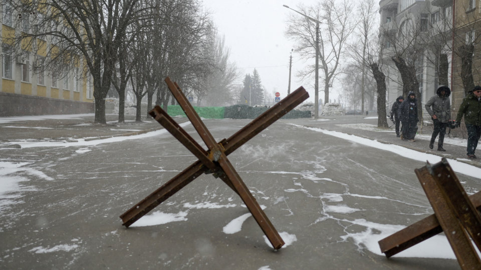 DIRECT - Guerre en Ukraine : une trentaine de blessés dans un monastère, Moscou accusé d'utiliser des bombes au phosphore dans l'est