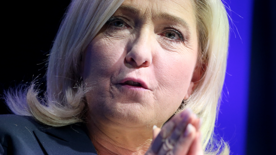 Présidentielle 2022 : Marine Le Pen évacuée d'un plateau de télévision en Guadeloupe
