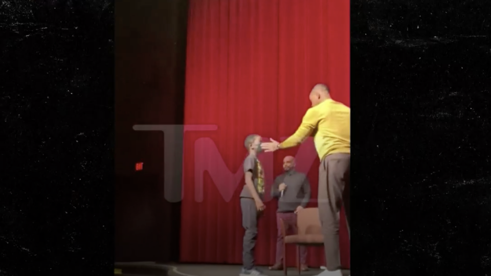 Quand Will Smith apprenait à un enfant prénommé Chris à mettre une fausse gifle (VIDEO)
