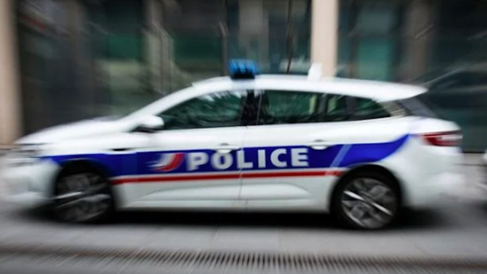 Blois : des policiers tirent sur un homme armé d'un couteau