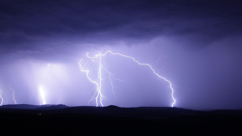 Canada : de violents orages font quatre morts et privent 900.000 foyers d'électricité