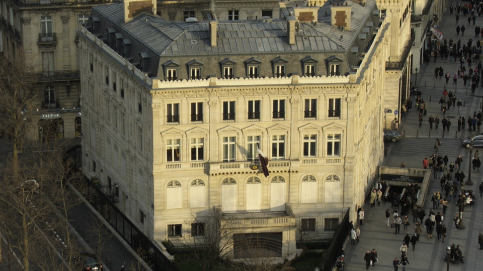 Paris : un homme tué devant l'ambassade du Qatar, un homme interpellé
