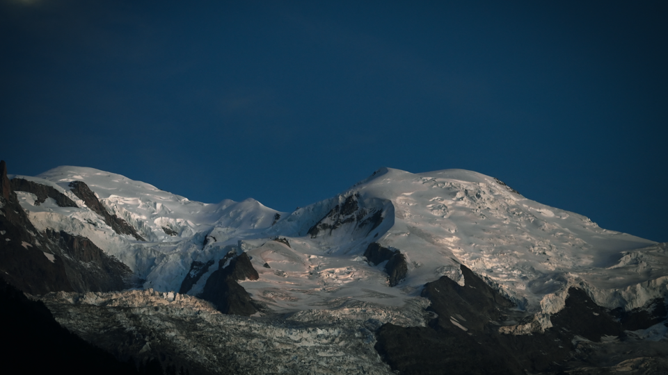 Alpes suisses : la fonte des glaciers libère en l'espace de 15 jours un avion et deux corps humains