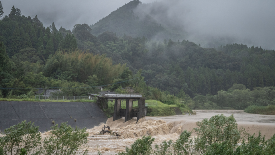 Japon : le typhon Talas fait deux morts et provoque des coupures électriques