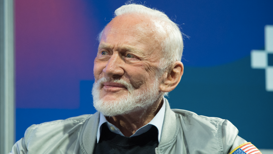 Buzz Aldrin, le deuxième humain à avoir marché sur la Lune, se marie pour ses 93 ans