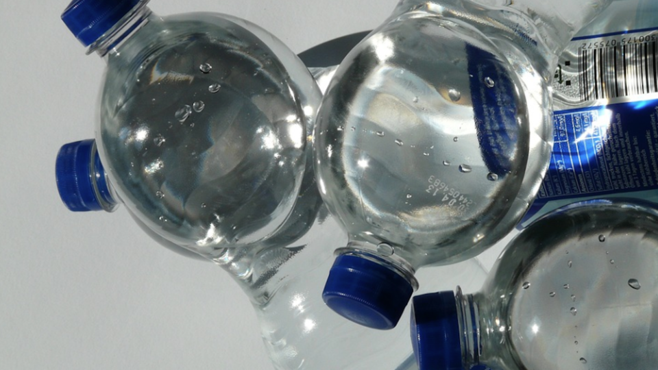 Pollution : le gouvernement relance le débat sur la consigne des bouteilles en plastique