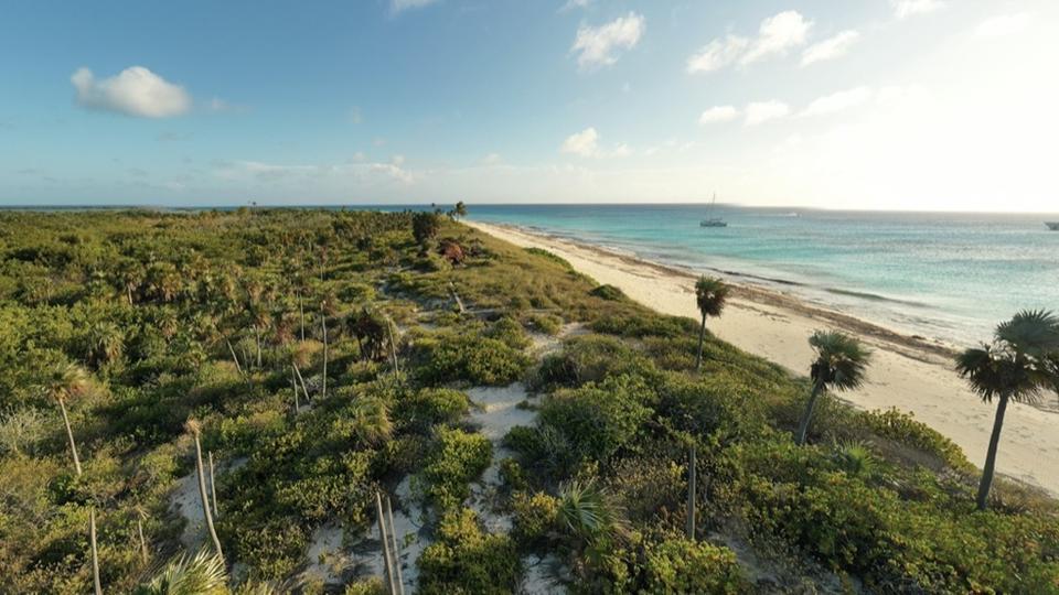 Un homme secouru après avoir passé trois jours sur une île déserte au large des Bahamas