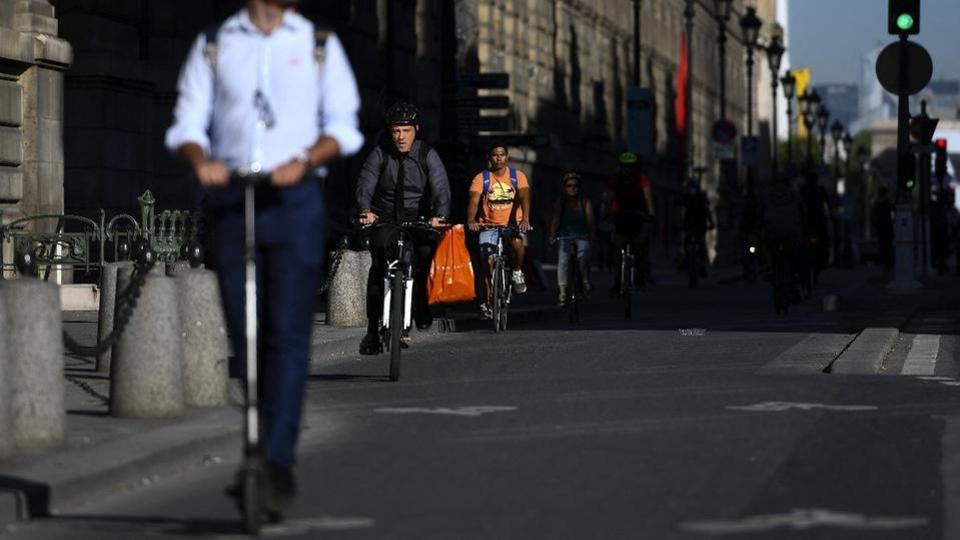Paris : la trottinette électrique «est un moyen de transport écologique», selon Clément Beaune