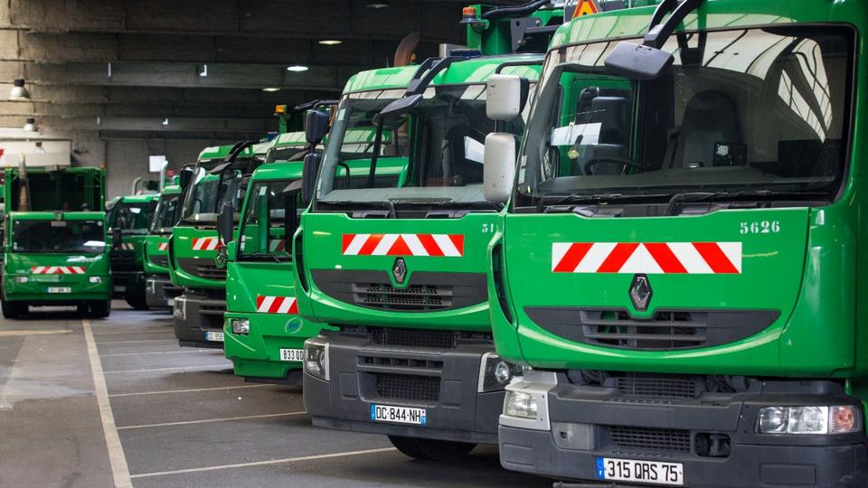 Guerre en Ukraine : Paris va donner 8 camions-bennes à Kharkiv pour relancer la collecte des déchets