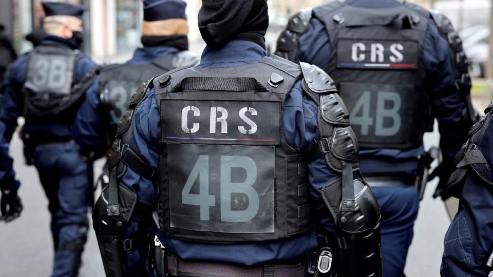 Calais : une violente rixe entre migrants et policiers fait plusieurs blessés