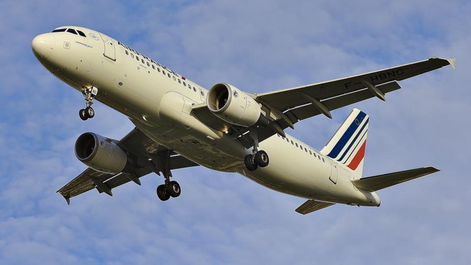 Grève des contrôleurs aériens : Air France annule 55% de ses court et moyen-courriers vendredi