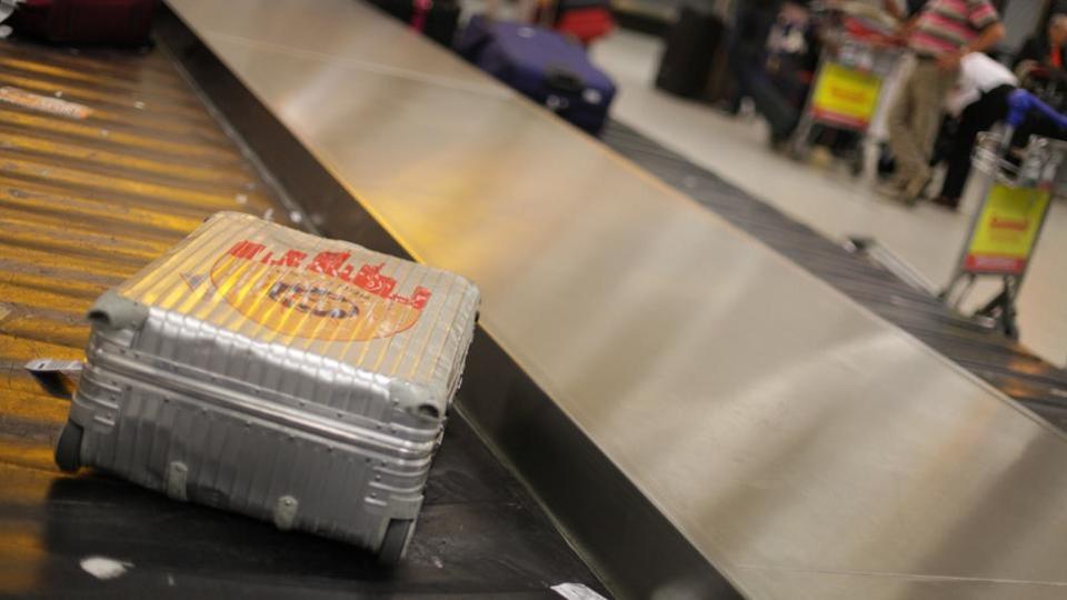 Etats-Unis : un homme arrêté à l'aéroport après la découverte d'un engin explosif dans sa valise
