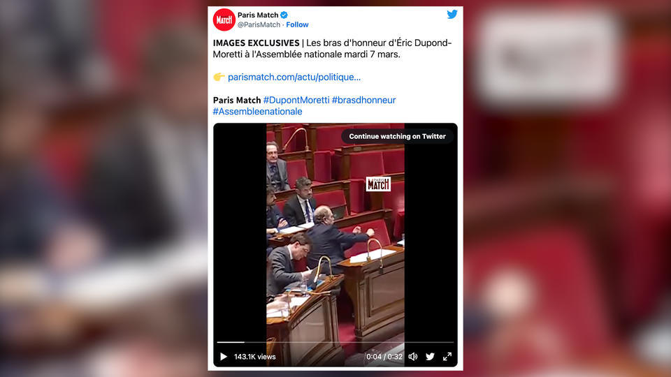 Vidéo : les images d'Eric Dupond-Moretti faisant trois bras d'honneur à l'Assemblée nationale