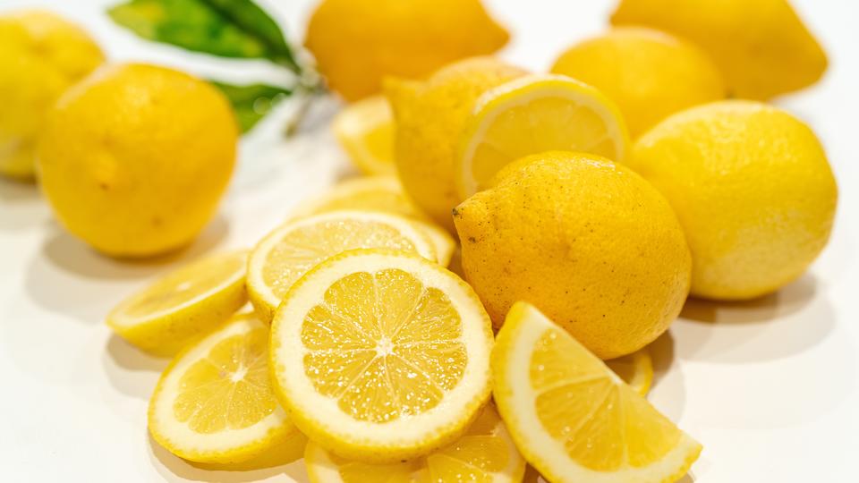 Eau au citron : voici les 7 bienfaits surprenants sur la santé