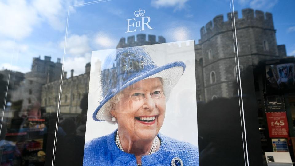 Mort d'Elizabeth II : La Poste édite quatre timbres en hommage à la reine