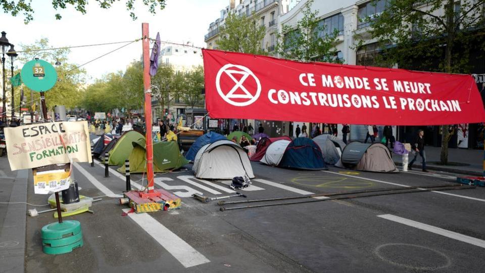Paris : Extinction Rébellion lève le camp... et laisse la Ville nettoyer